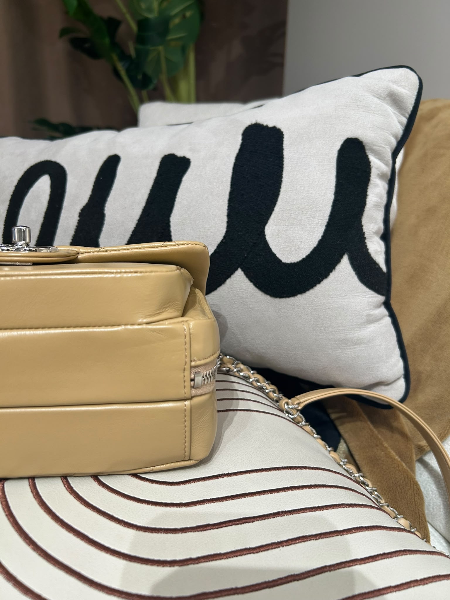 Chanel flap bag Shoulder Bag beige calfskin chain bag 100%Authentic,98%new ✅29card ✅box