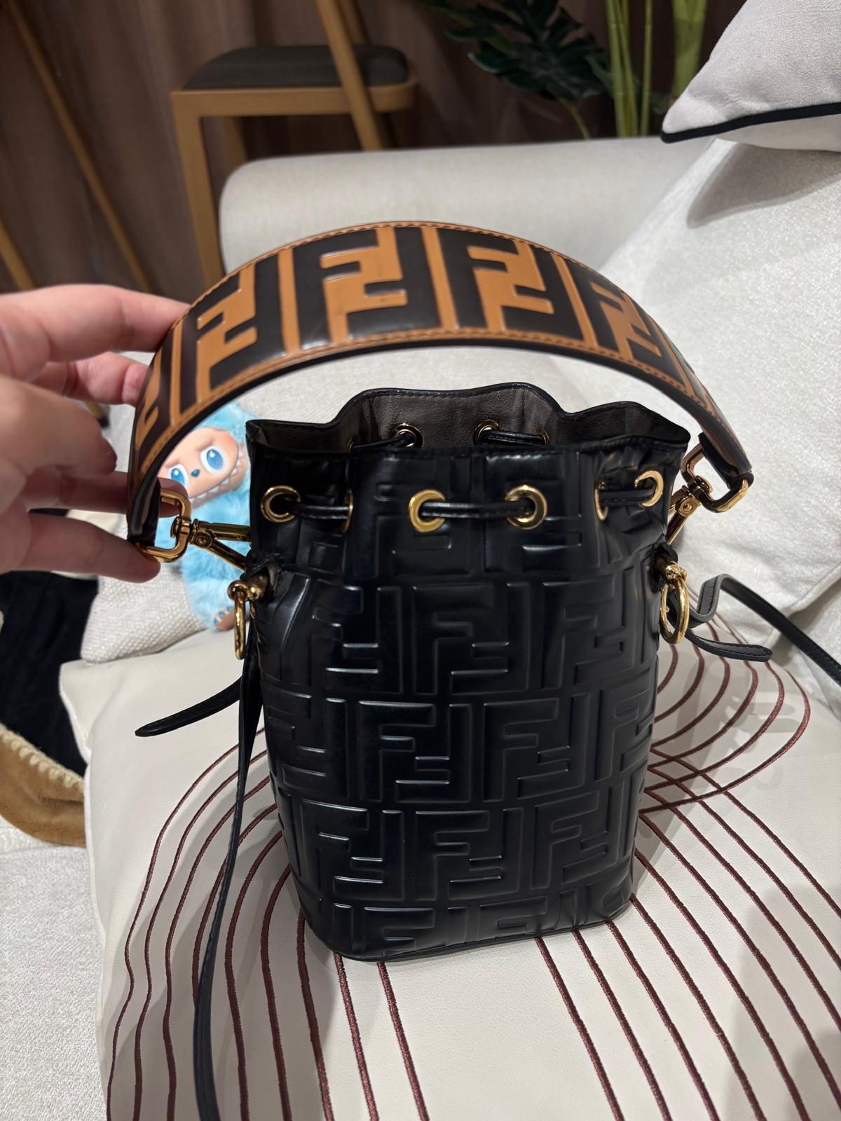 Fendi 2Way bucket bag 100%Authentic, 98%New✅Dust bag
