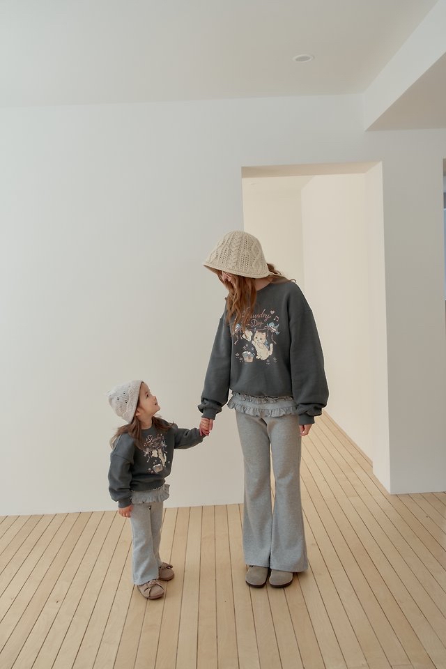 Momoann | Pigcat sweatshirt with Mom