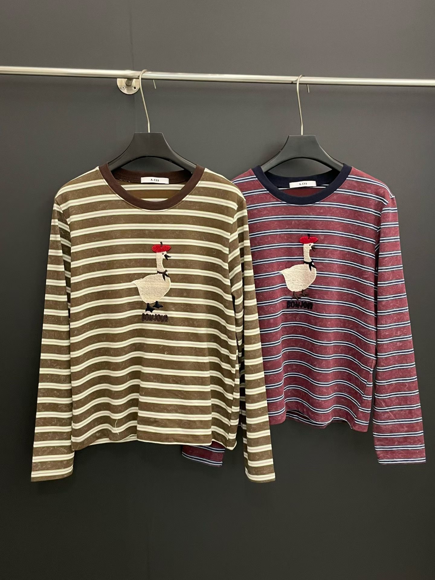 刺繡圖案橫間TOP