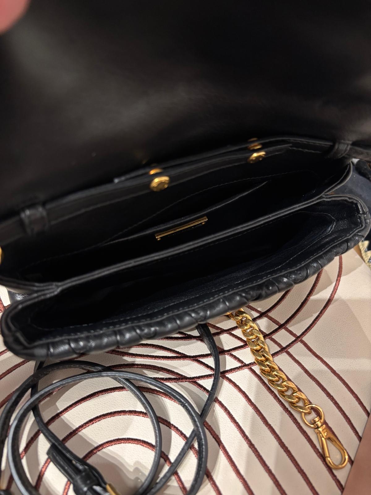 未使用品 MIU MIU SHOULDER BAG 黑金斜孭袋 ,100%Authentic,unused ✅box