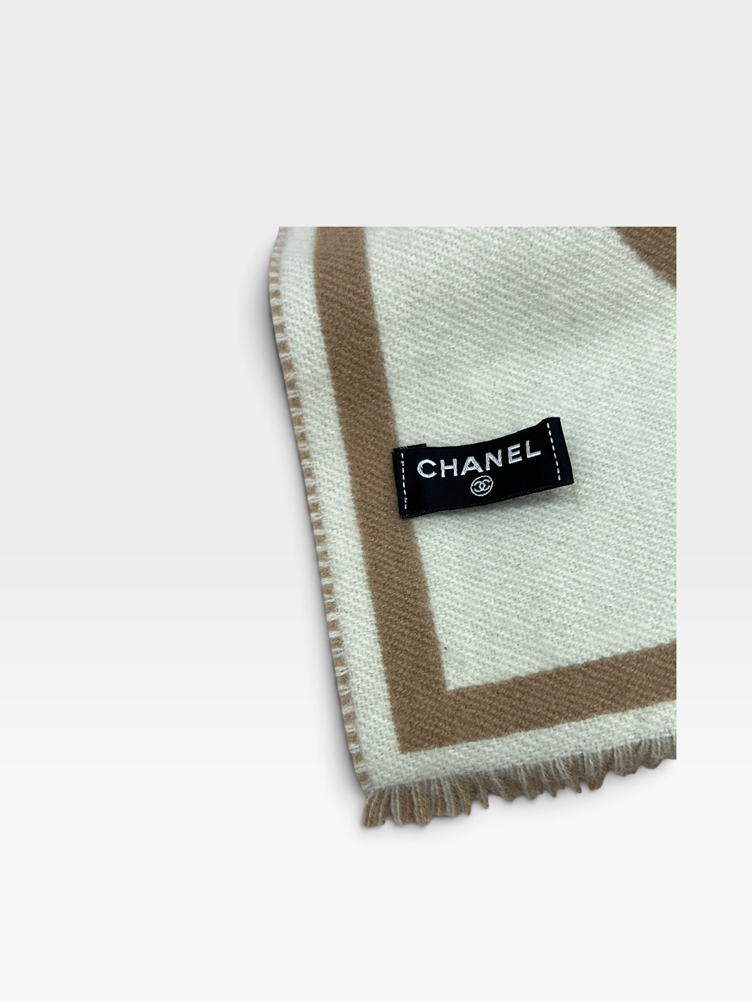 Pre-Owned CHANEL Cashmere CC Fringe Stole Beige White / Product Code: 090201