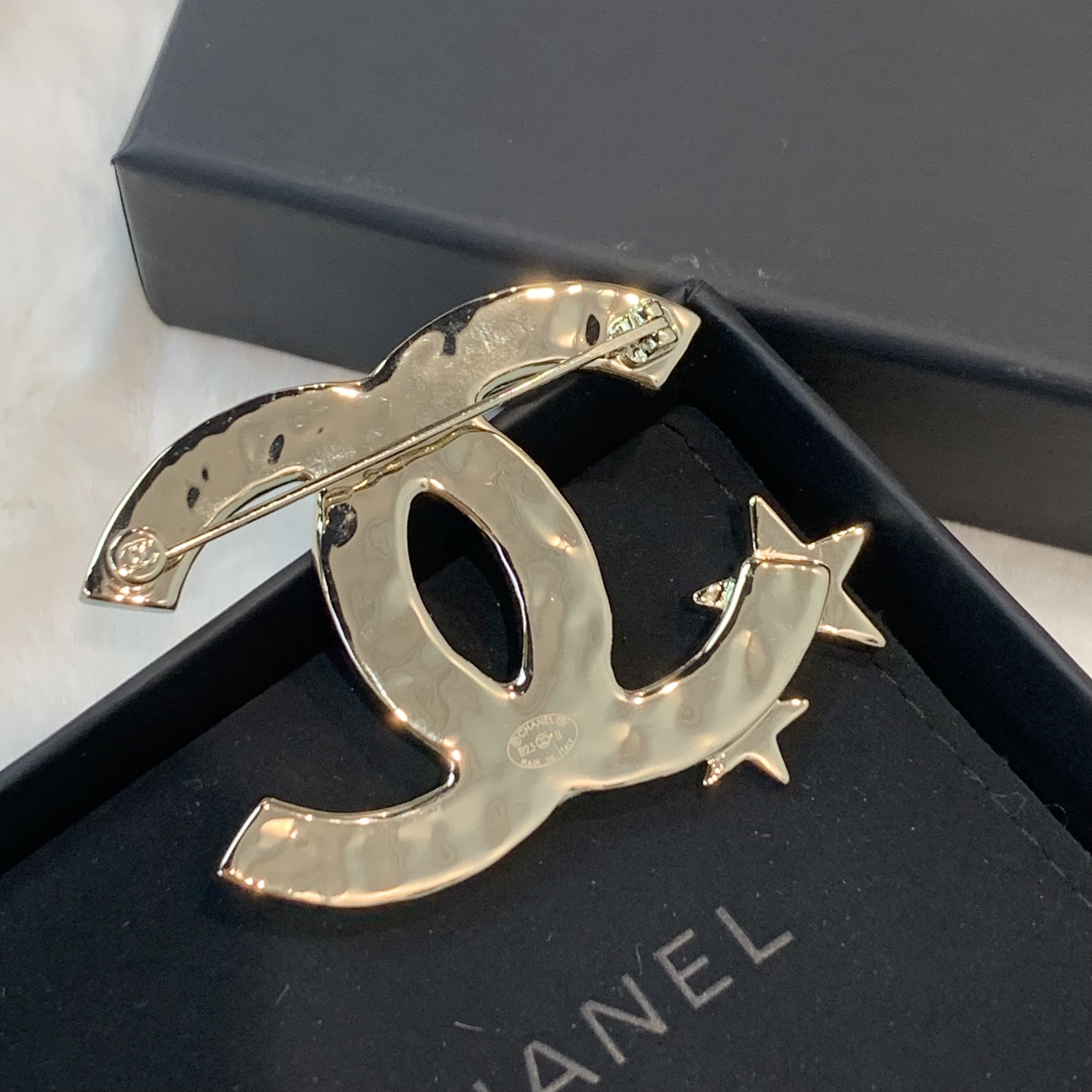 🌟閃閃金色雙子星 雙星chanel logo Chanel brooch 23年刻印