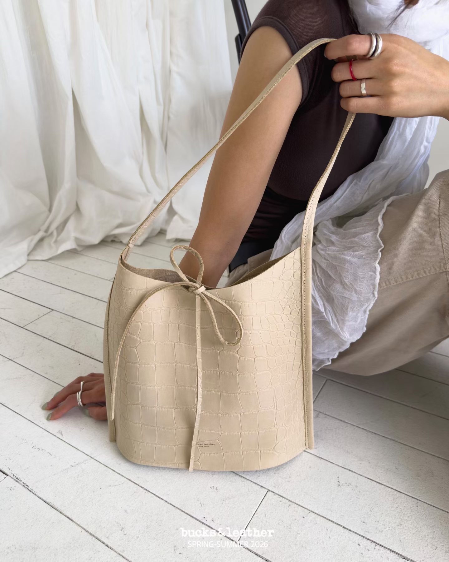 【26SS 】預訂_Flat Shoulder by Bucks & Leather
