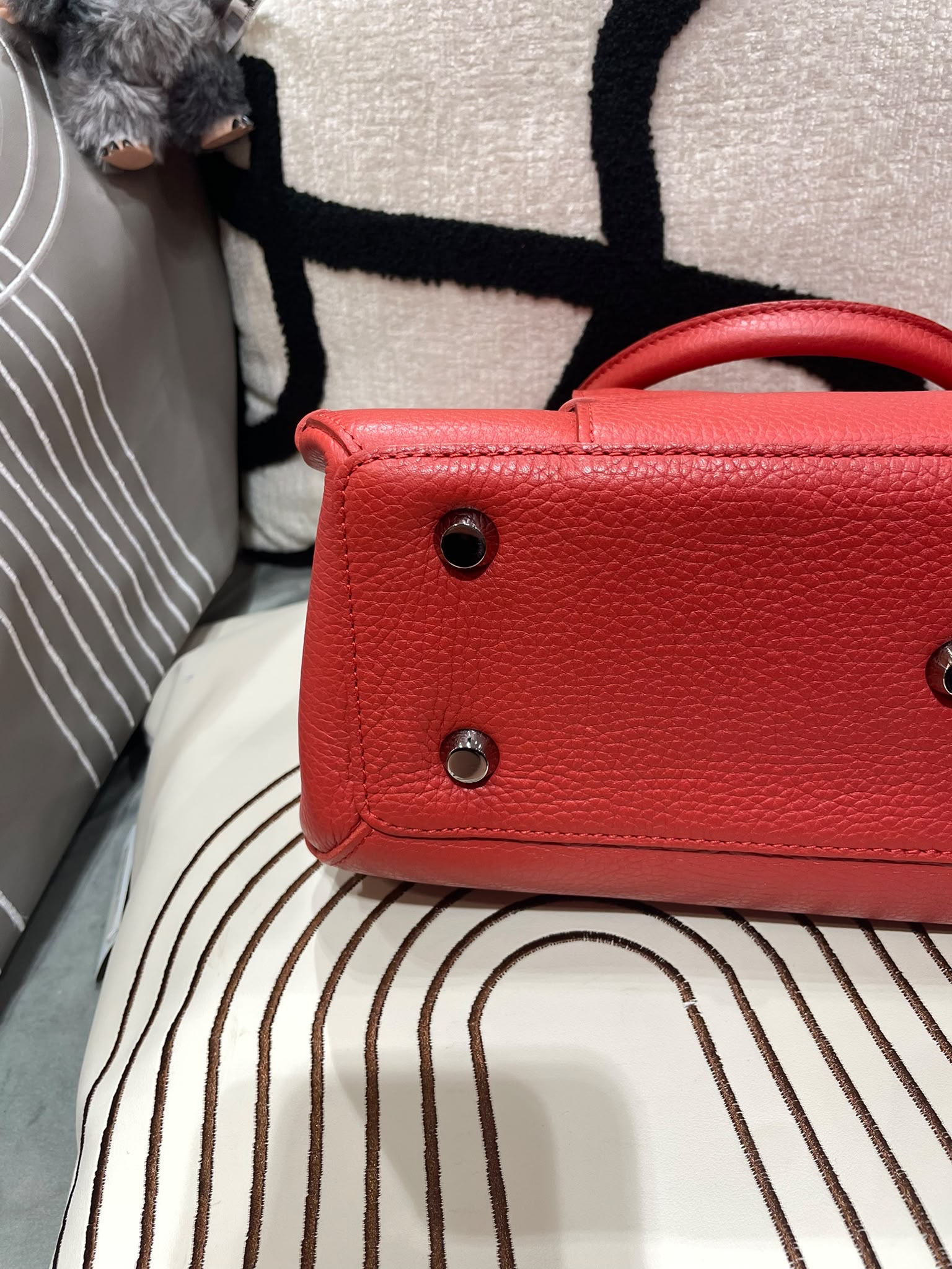 Longchamp Calfskin Shoulder Bag 100%Authentic, 98%New