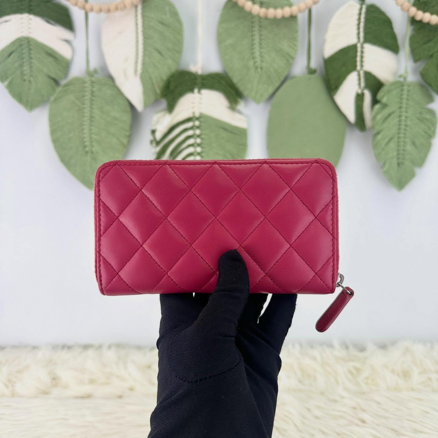 CHANEL 🤍PRE OWNED CC 桃紅色銀扣 羊皮長銀包🩷