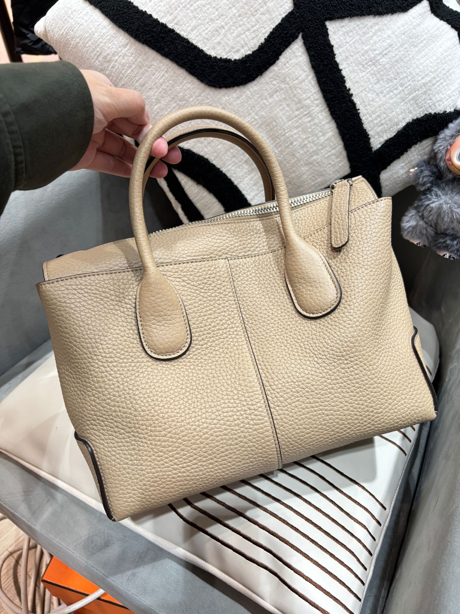 TOD’S Beige Calfskin Di Bag 2 way bag with pouch 米色小牛皮 100%Authentic, 98%anew ✅Strap✅Dust bag