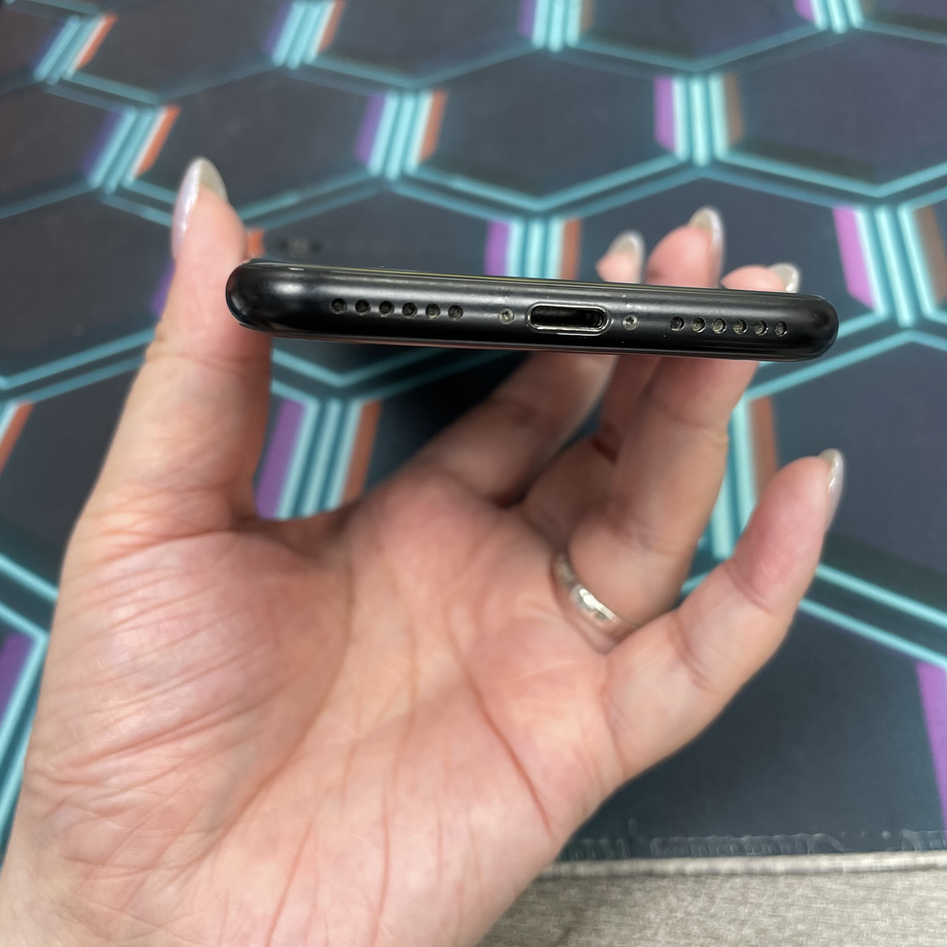 *7027 SE 2 完美機 128GB 電76 黑色 black