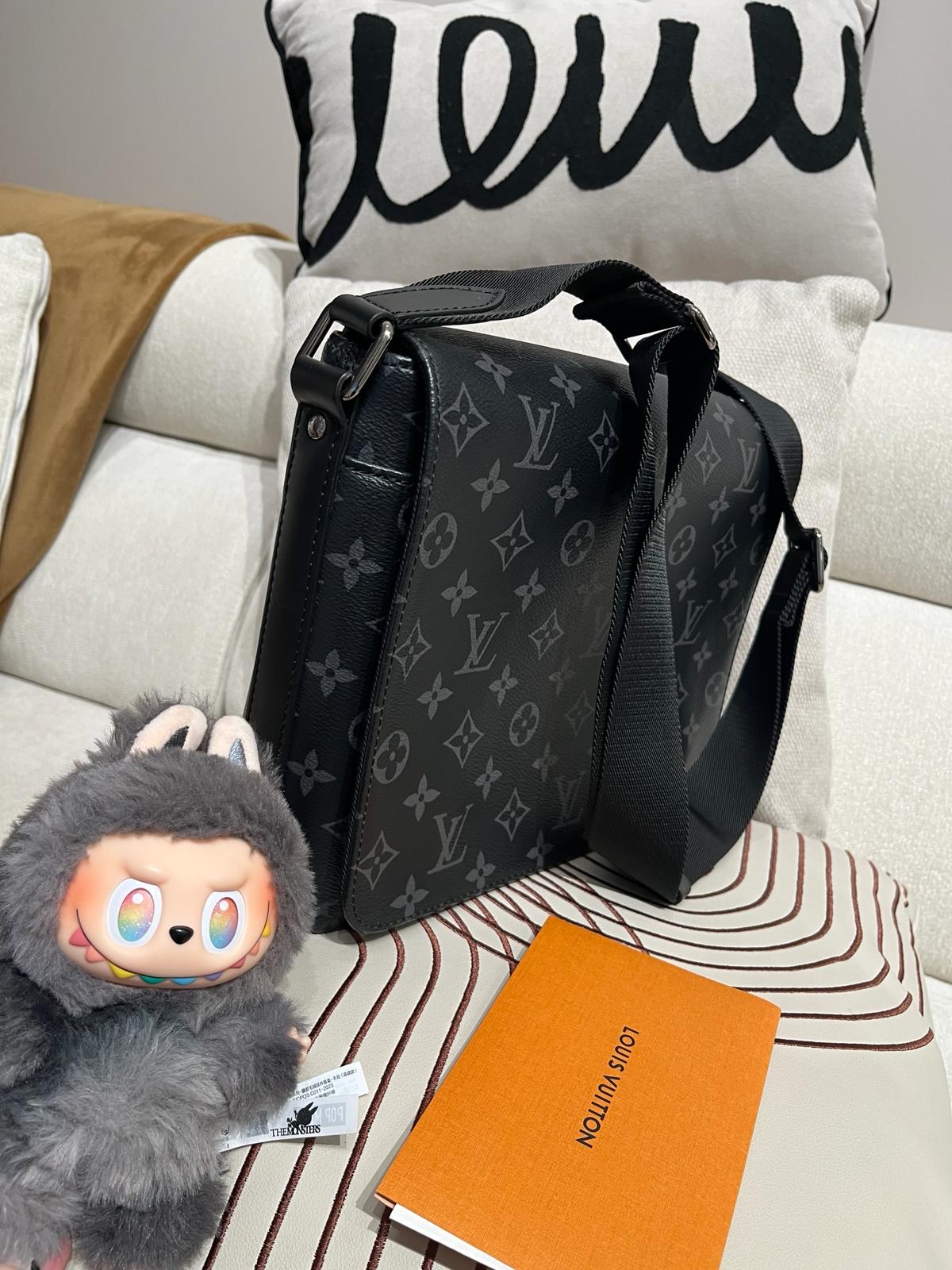 Lv DISTRICT PM Eclipse M45272 信差袋 crossbody bag 100%Authentic,98%new ✅專門店收據✅dust bag