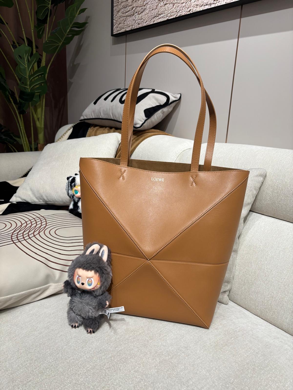 Loewe fold Tote 100%Authentic, 98%New ✅收據✅Dust bag