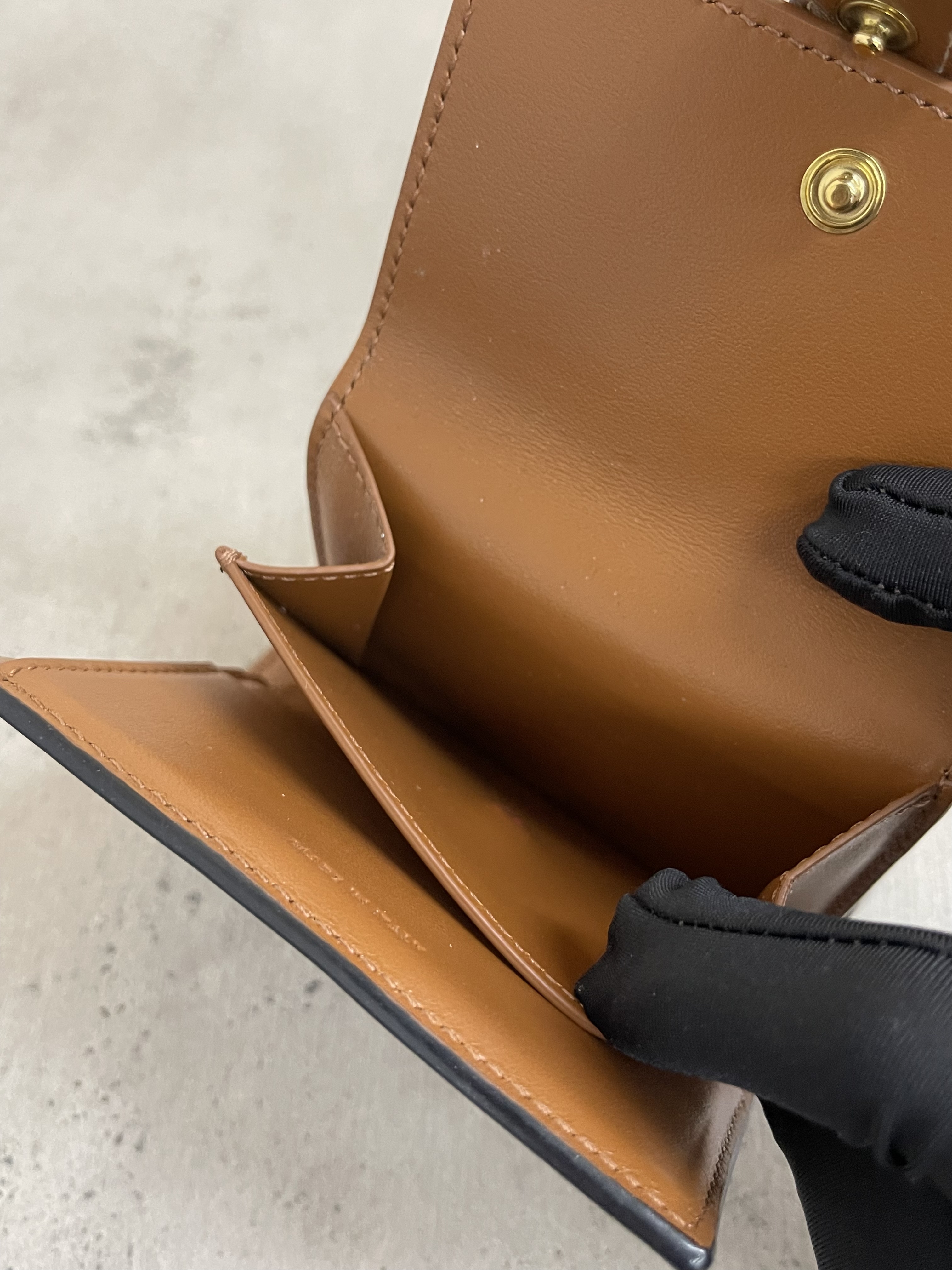 Pre-owned Celine Wallet/ Product Code: 26012703