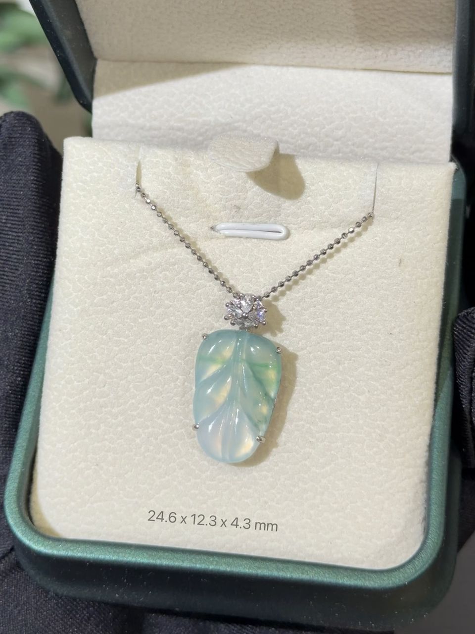 翡翠福叶吊坠 opt 24.6-12.3-4.3mm