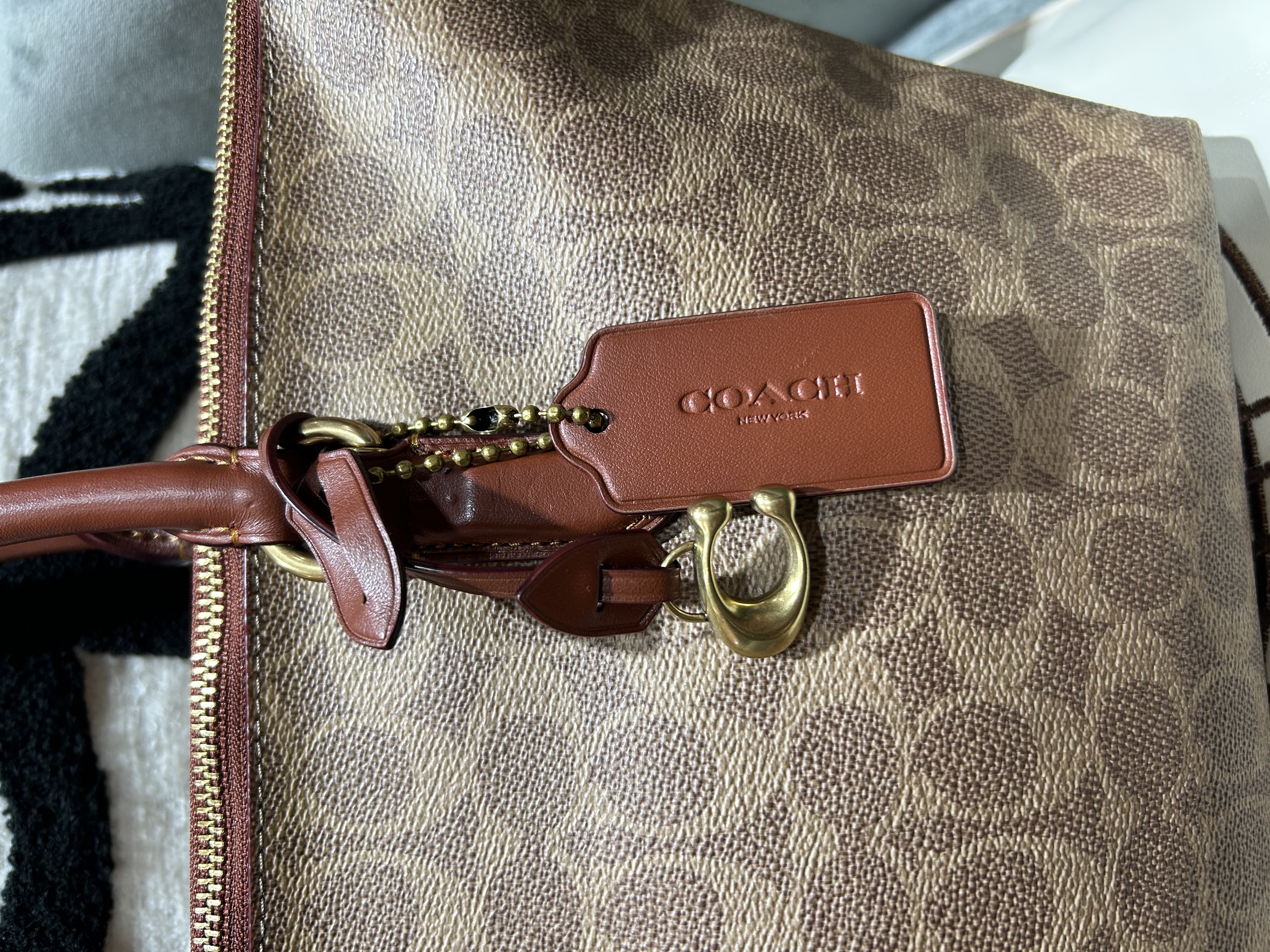 Coach 2Way Bag 100%Authentic, 98%New ✅Dust bag