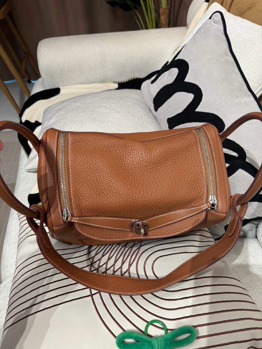 Hermes Lindy 30,STAMP X gold   100%Authentic, 95%New✅Dust bag