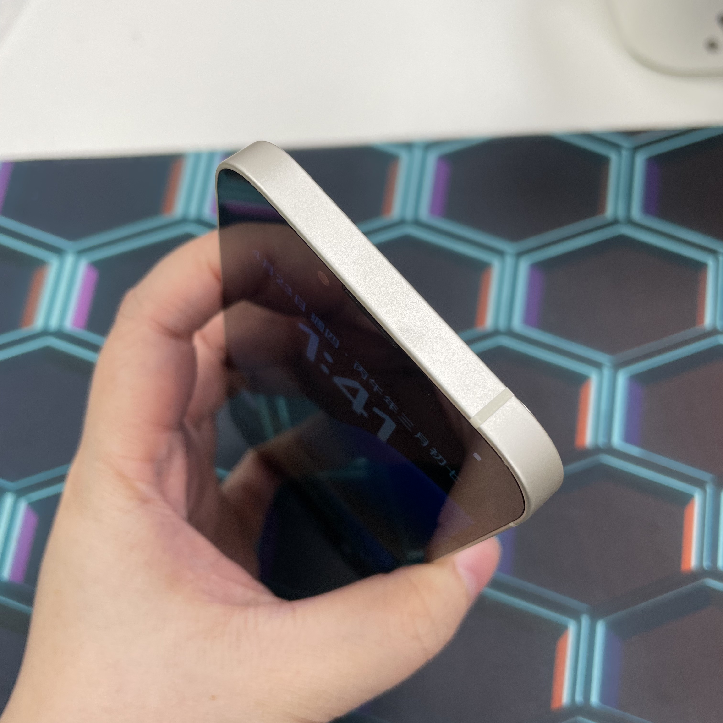 *6416 13 勁靚機 128GB 電83 白色 white