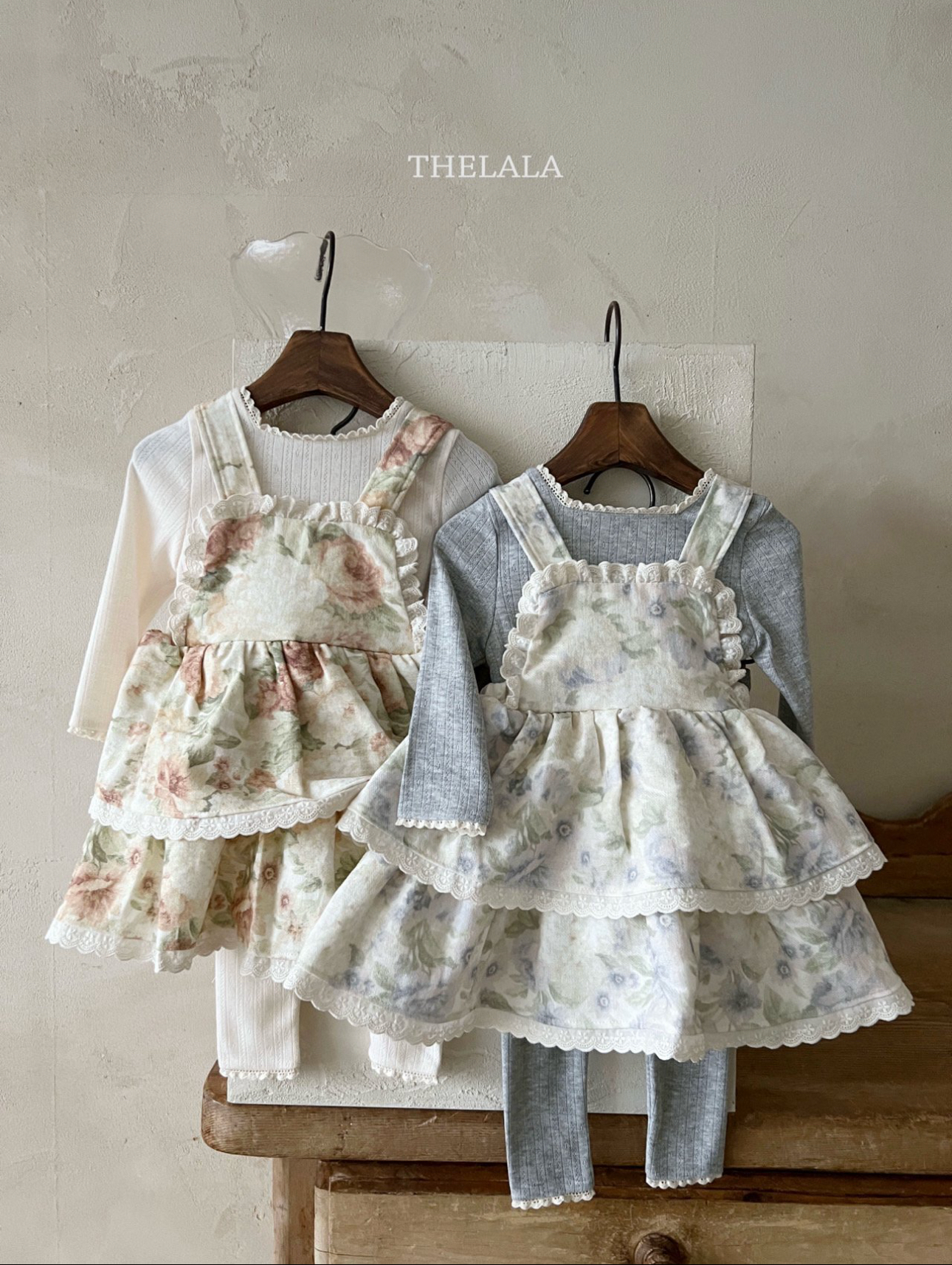 🌸預訂 韓國直送🌸🇰🇷THELALA兩色花卉滿印蕾絲花邊吊帶連身裙