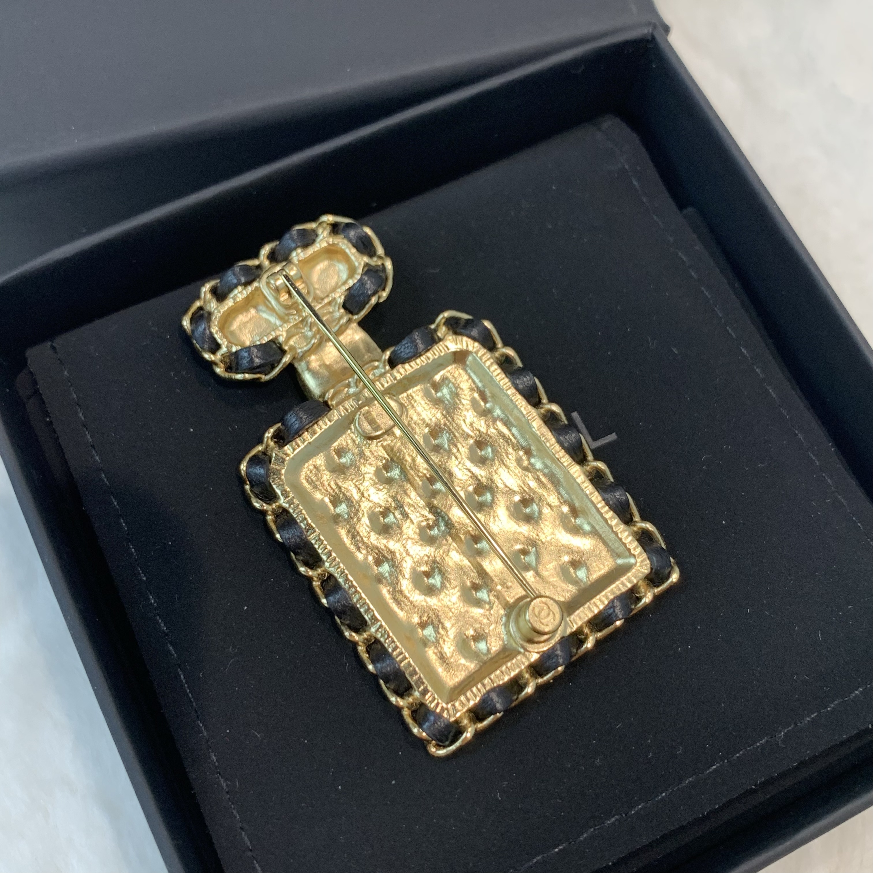 ✨晚會必備‼️Chanel No.5全金香水胸針 Chanel brooch 23年秋冬款