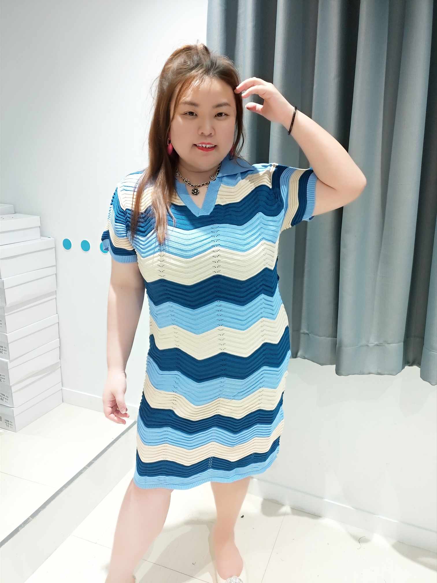 DOA16 有领小V拼色针织连衣裙