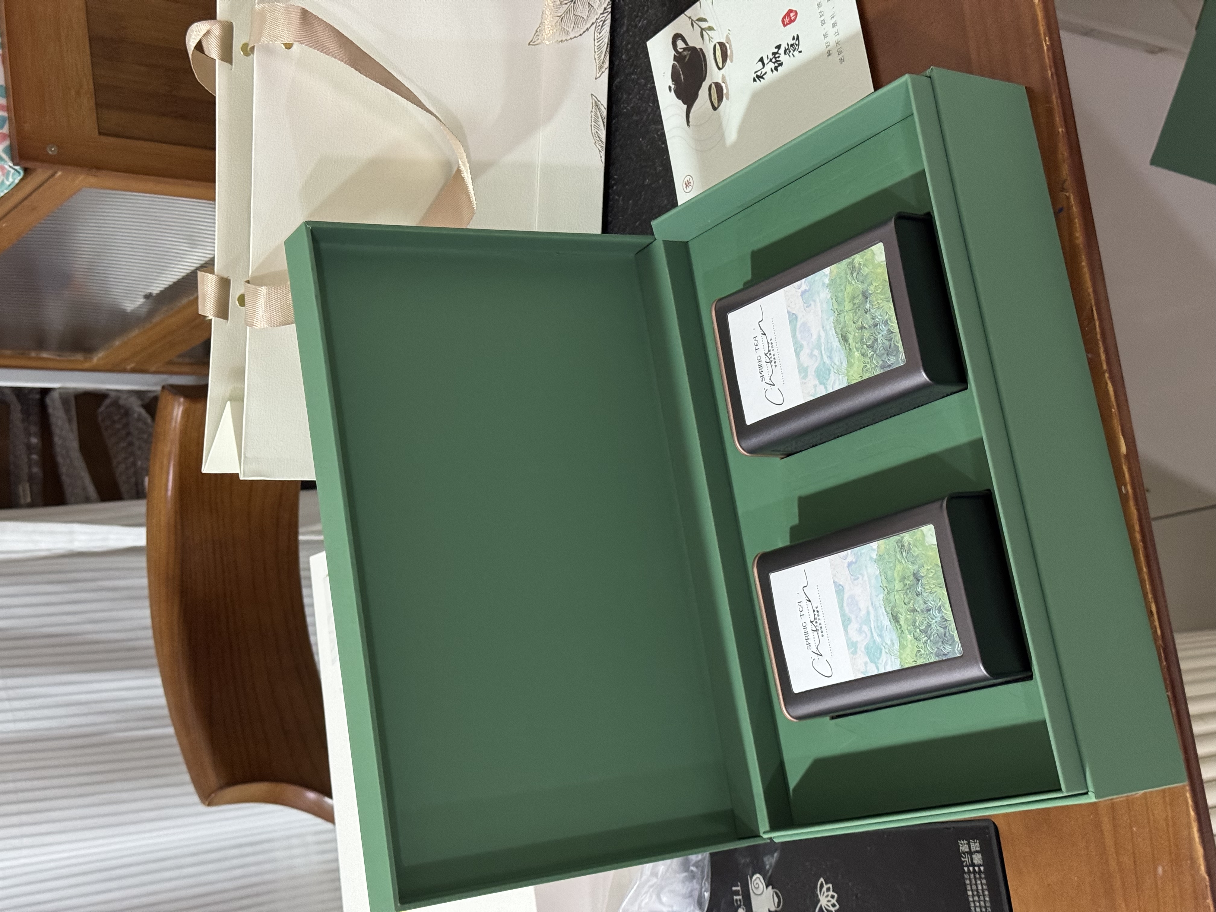 【绿意·时光】优雅气质油画风茶叶礼盒套装荒山晒红茶月光白茶礼物推荐送长辈闺蜜领导伴手礼