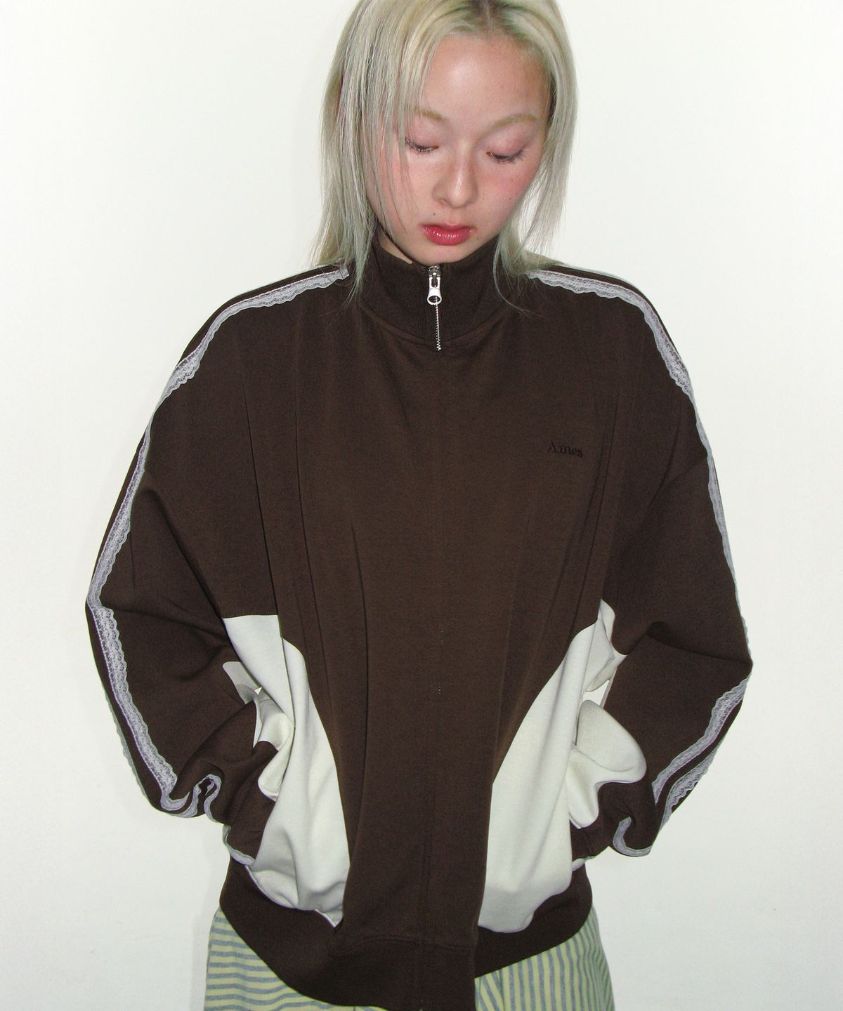 🇰🇷訂購｜AMES 26SS｜LACE TRACK ZIP-UP  2色 