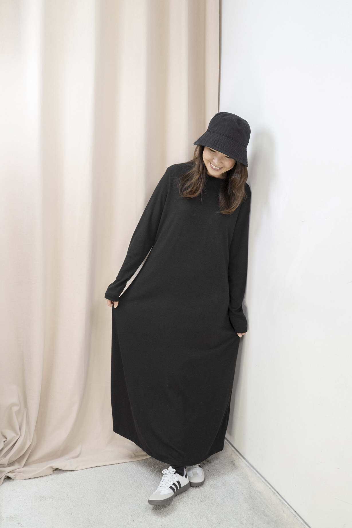 柔軟針織長版連身裙（黑色）
