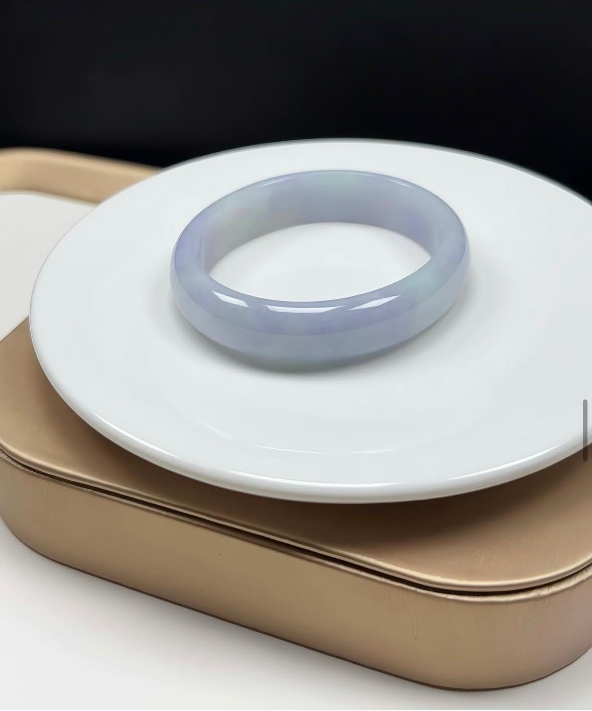 52.8mm 春彩翡翠貴妃鐲（附送香港鑒定證書）