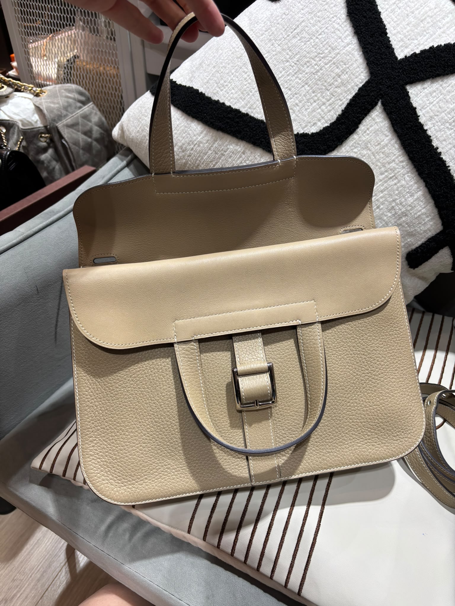 Hermes Halzan 31 Stamp A 風衣灰 100%Authentic, 98%New ✅Dust bag✅Box