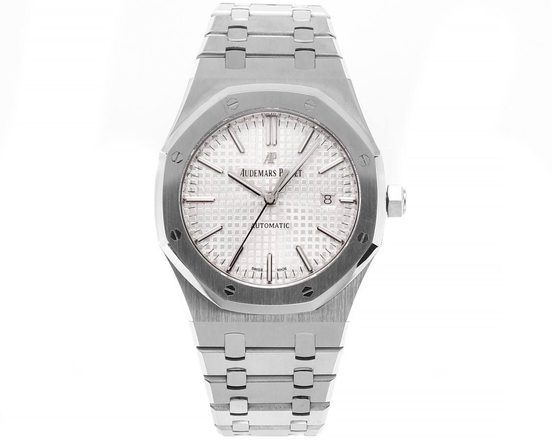 APS一体3120 最强"钢王"壳套特点 1、与原版一致:直径41毫米和厚度 9.8毫米 2、APS版的15400是市面上唯一能与原版各部件互换通用的版本，表壳所有结构位置和装配方式与原版一致 3、表壳表带细腻的拉丝且不会锋利的工艺更突显出APS一直对细节的一丝不苟 4、表带头粒连接表头处与正品一致的活动头粒设计 5、表扣的开关质感与各部位的雕刻工艺均与正品一致 6、APS版的15400兰色字面做工与颜色和正品放在一起几乎毫无色差 7、机芯方面完美复制原装3120机芯，真正的无卡度一体机芯，不再是9015加甲板