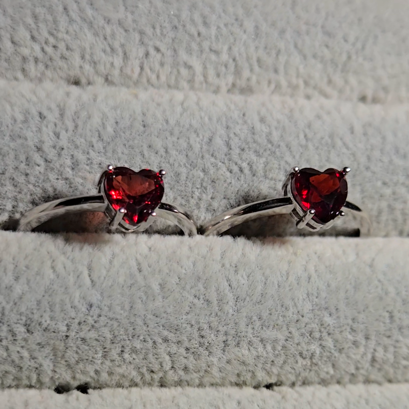 Garnet faceted heart-shaped ring in adjustable sterling silver - GAR156