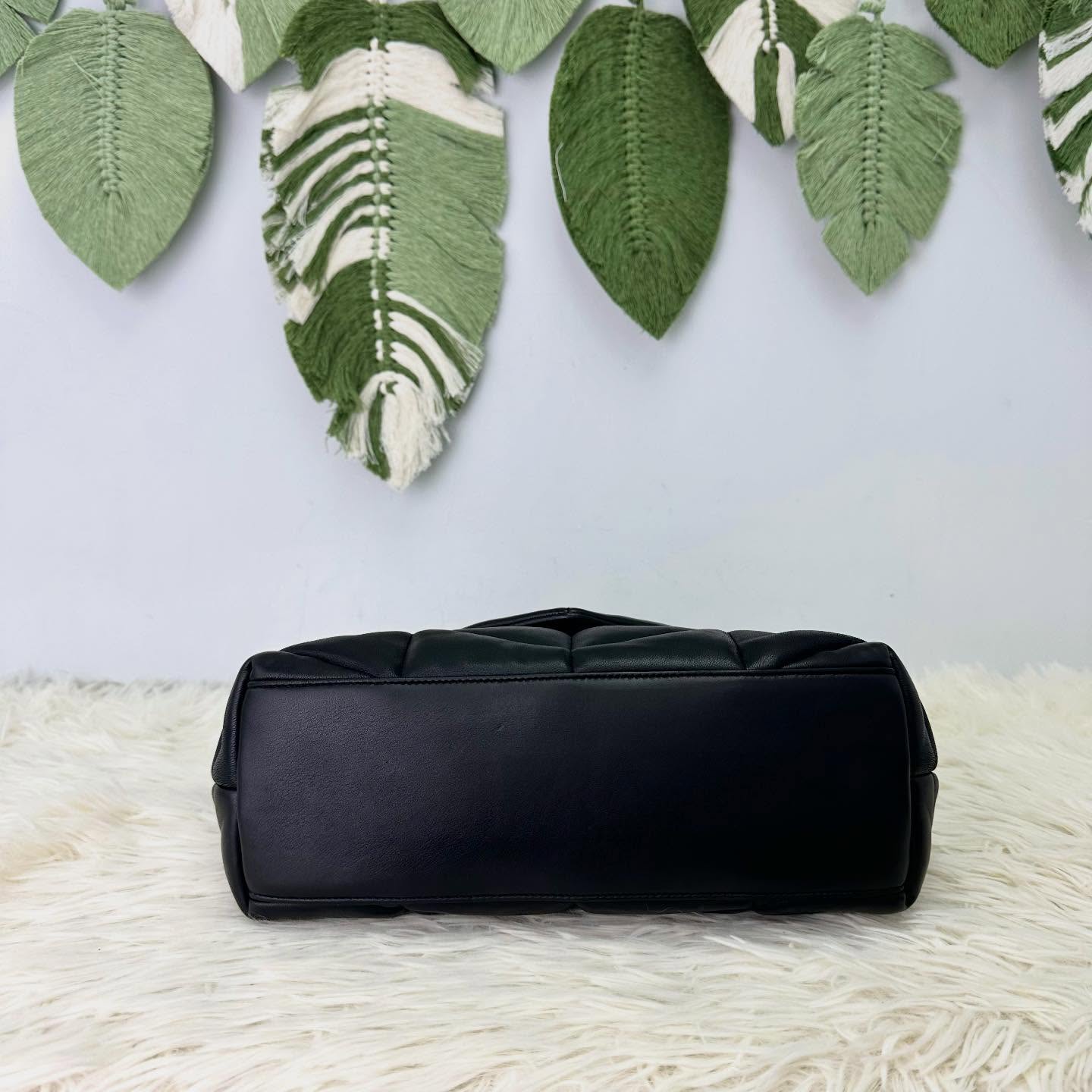 YSL🤍PRE OWNED Puffer Small Size 黑金羊皮信封包 全套有盒💛