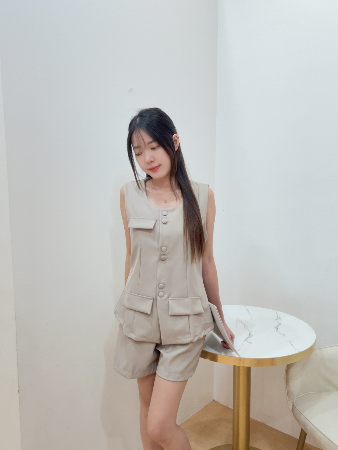 气质老钱风无袖西装上衣+高腰短裤两件套装 R3193
