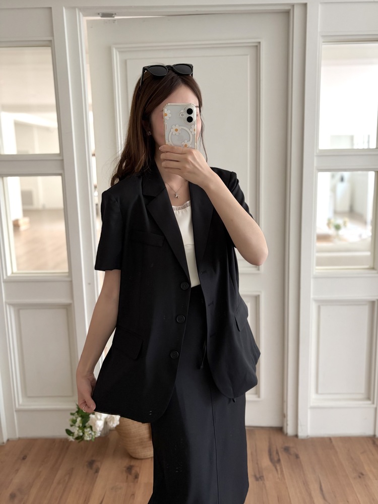 Noir Air Relaxed Blazer (Black)