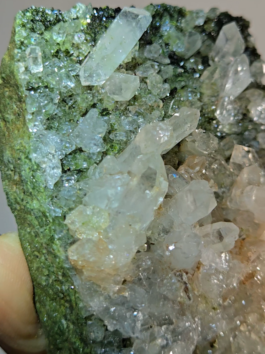 Epidote specimen with double-terminated quartz inclusions - ED4