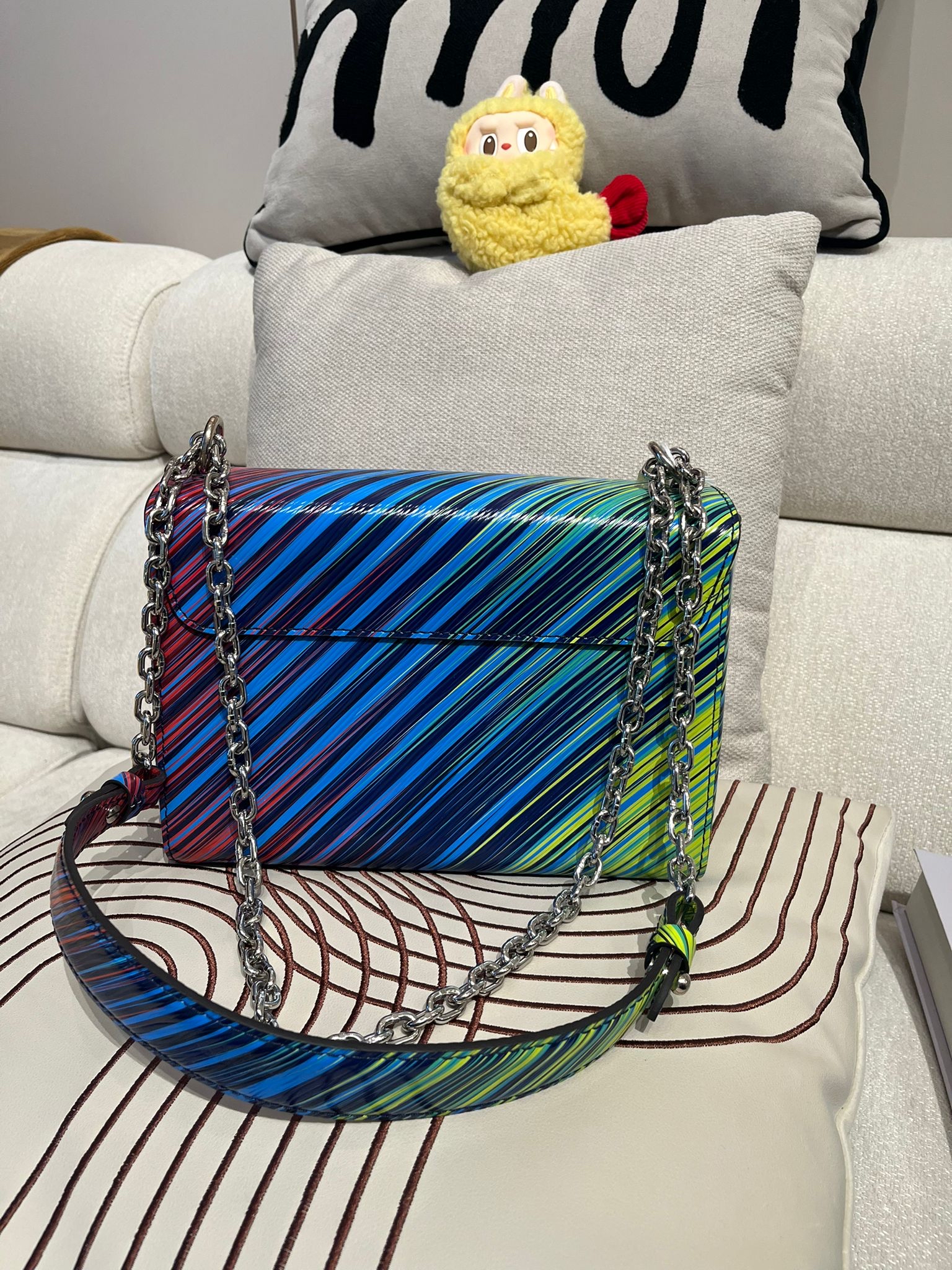 Lv twist mm epi leather 特別版 100%Authentic,95%new ✅mirror ✅dust bag ✨專門店售價$38,000📣 