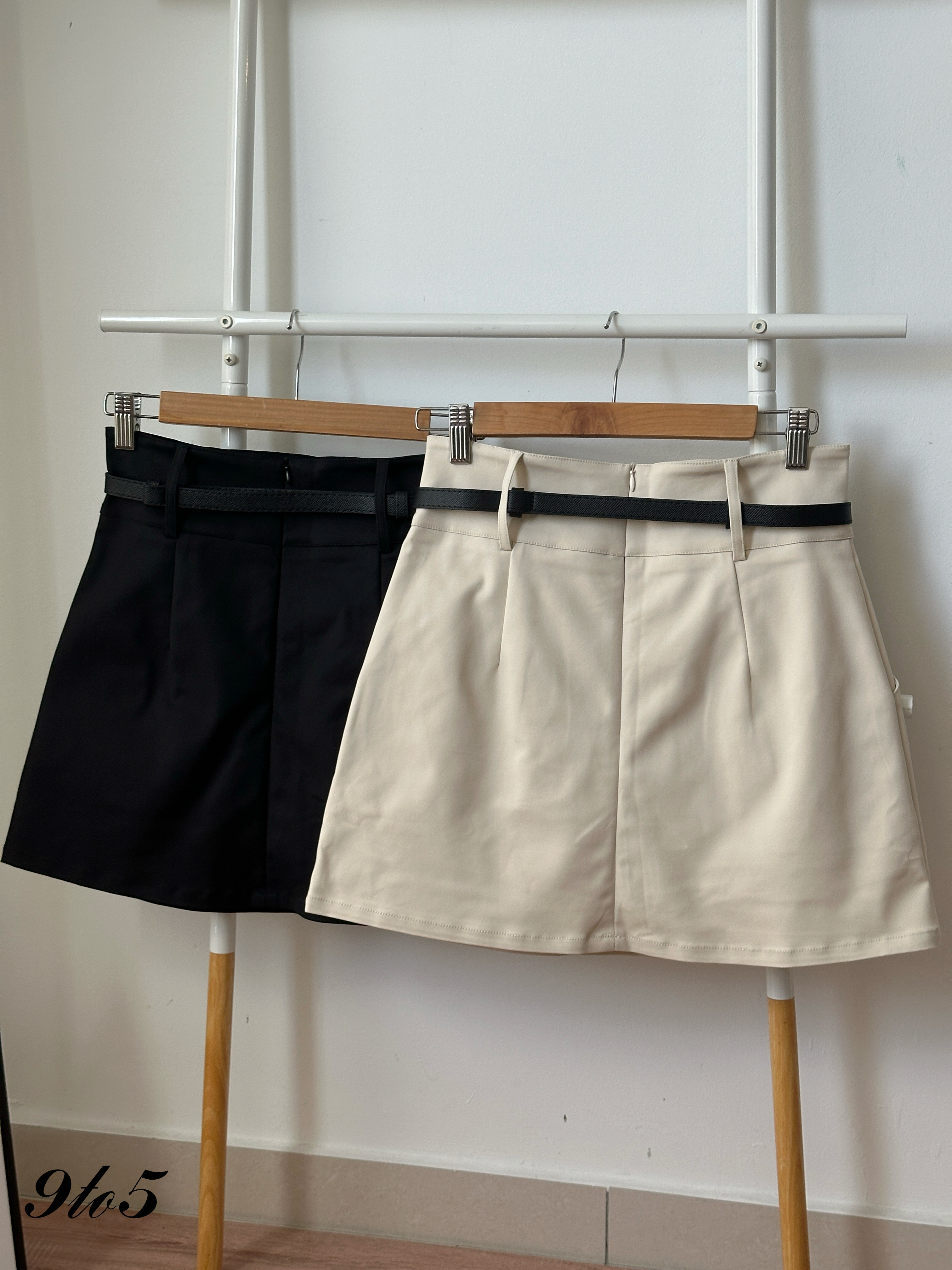 S1919 A Line Short Skirt - Black & Cream
