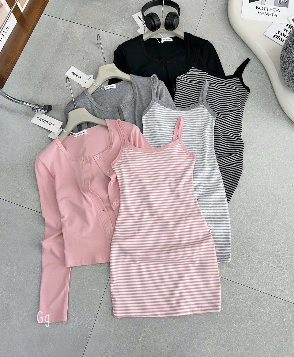 條紋迷你連身裙配開襟衫套裝