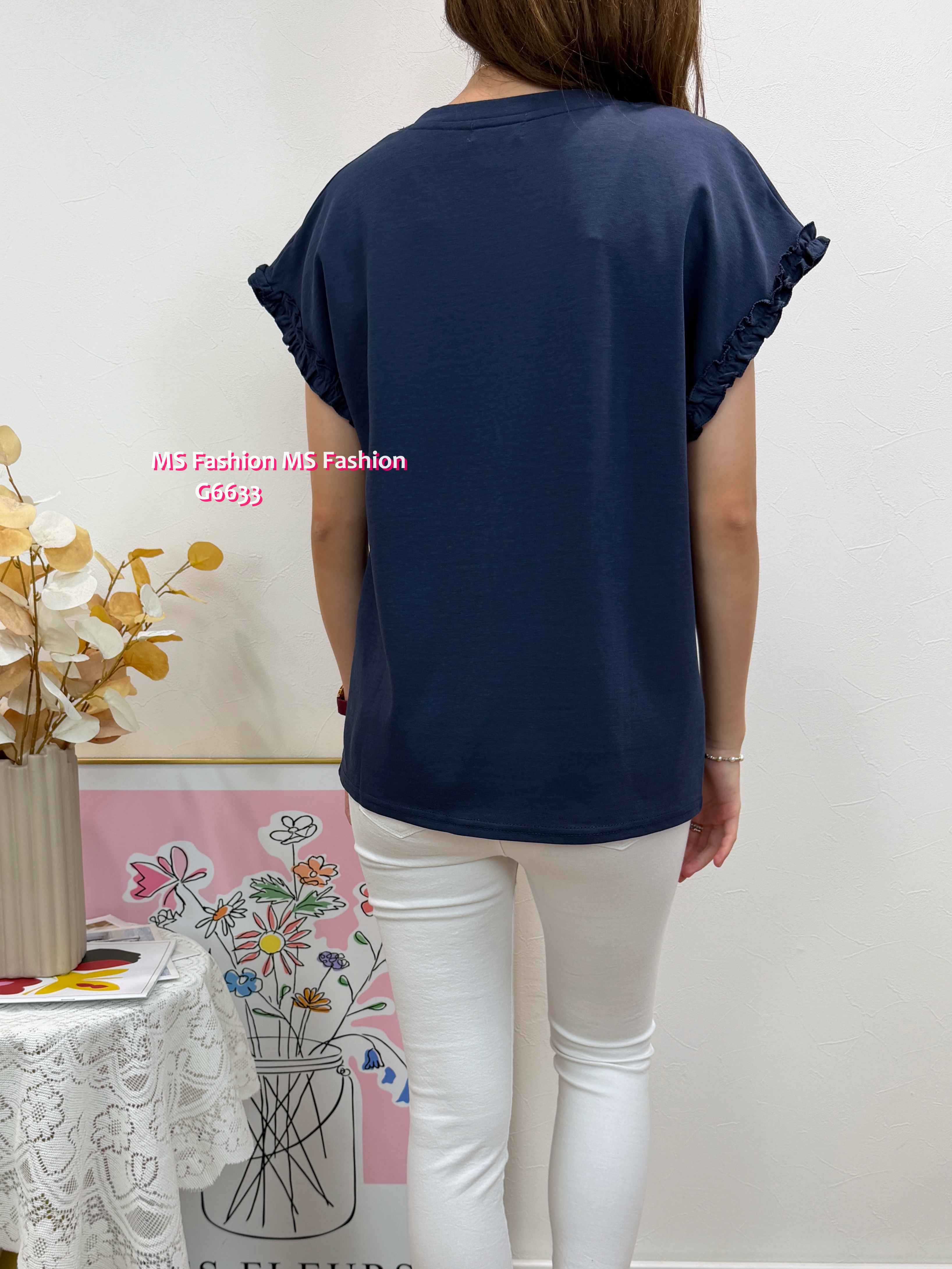 G6633 花花字母ruffle袖top