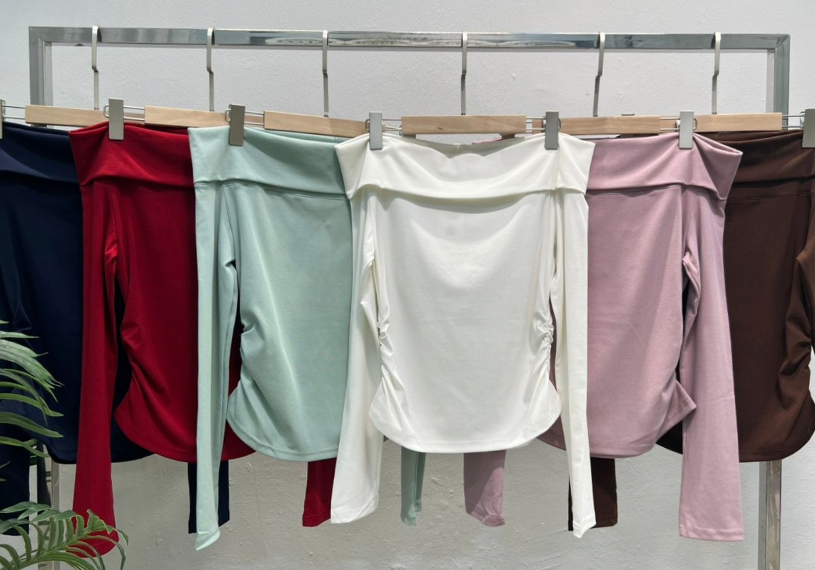 M5078 Off Shoulder Long Sleeve Slim Tee