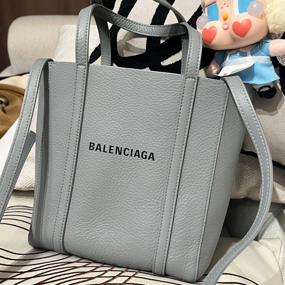Balenciaga everyday tote bag calfskin  100%Authentic ,98%new✅dust bag 
