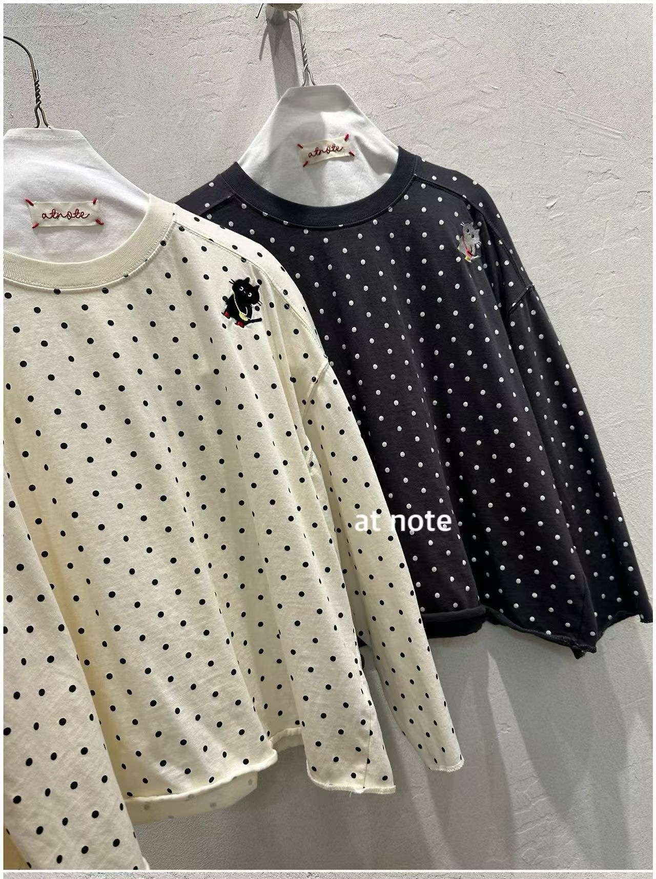捲邊波點刺繡貓Tee