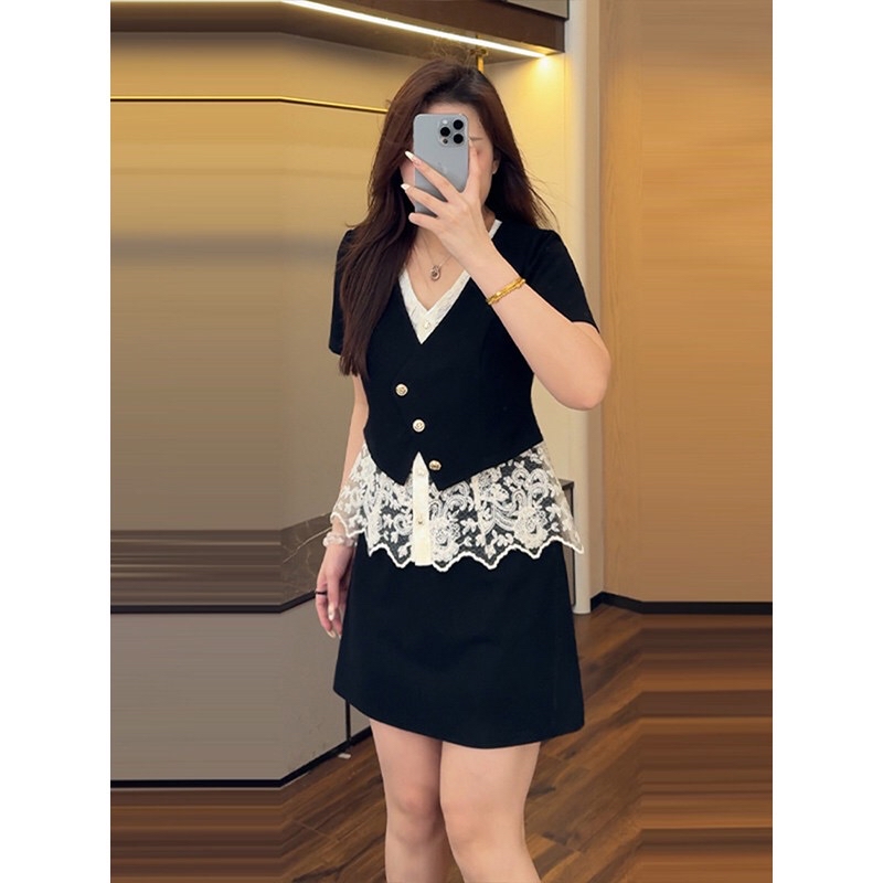 B166(16716+16622短) 短款法式小香风假两件V领斜排钮拼下摆蕾丝上衣与短裙黑套装