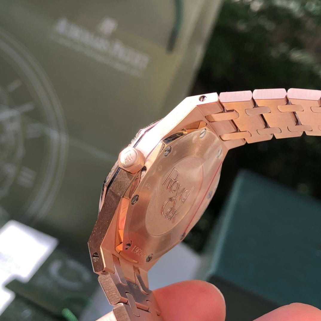 爱彼皇家橡树系列女士腕表，玫瑰金镶钻奢华腕表