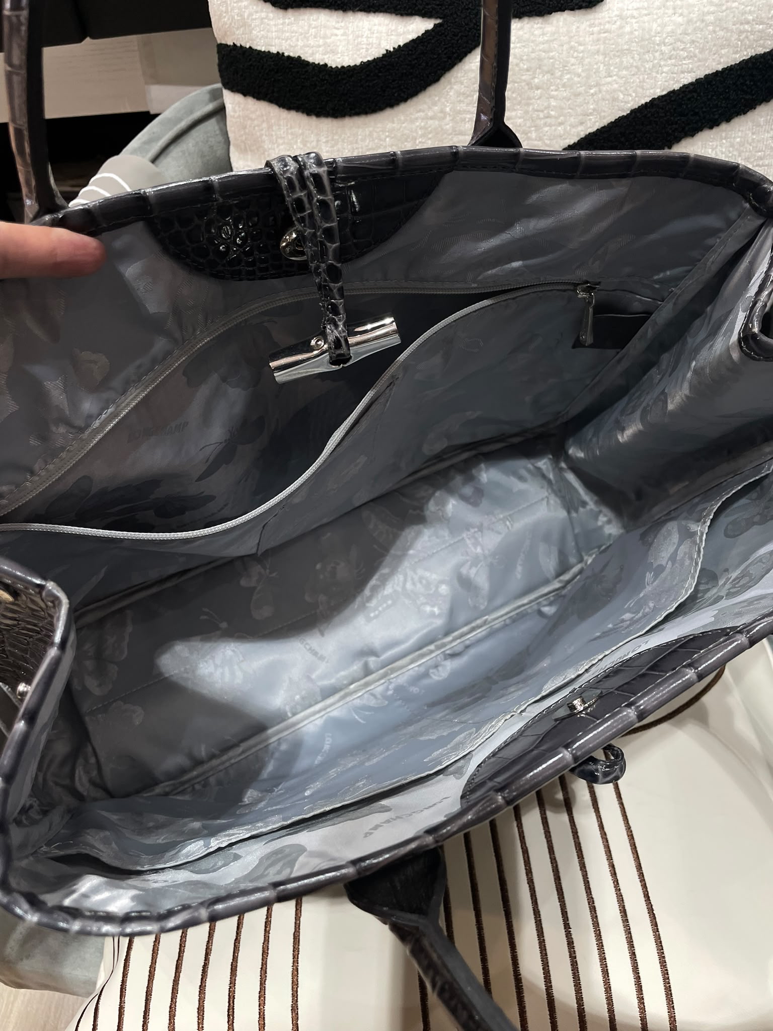 Longchamp 灰色鱷魚壓紋 Tote bag 100%Authentic, 98%New