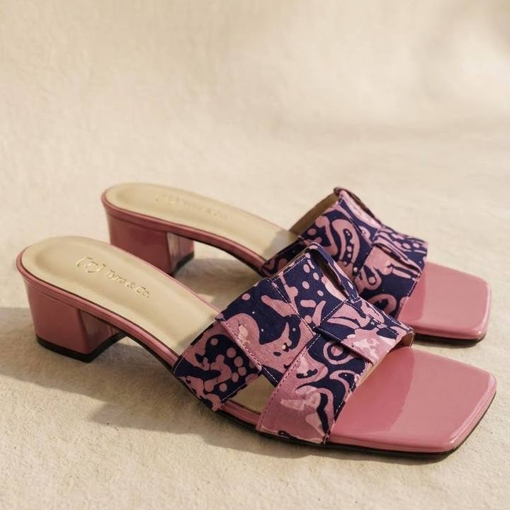 5846 - Anyaman Slide Batik Heels