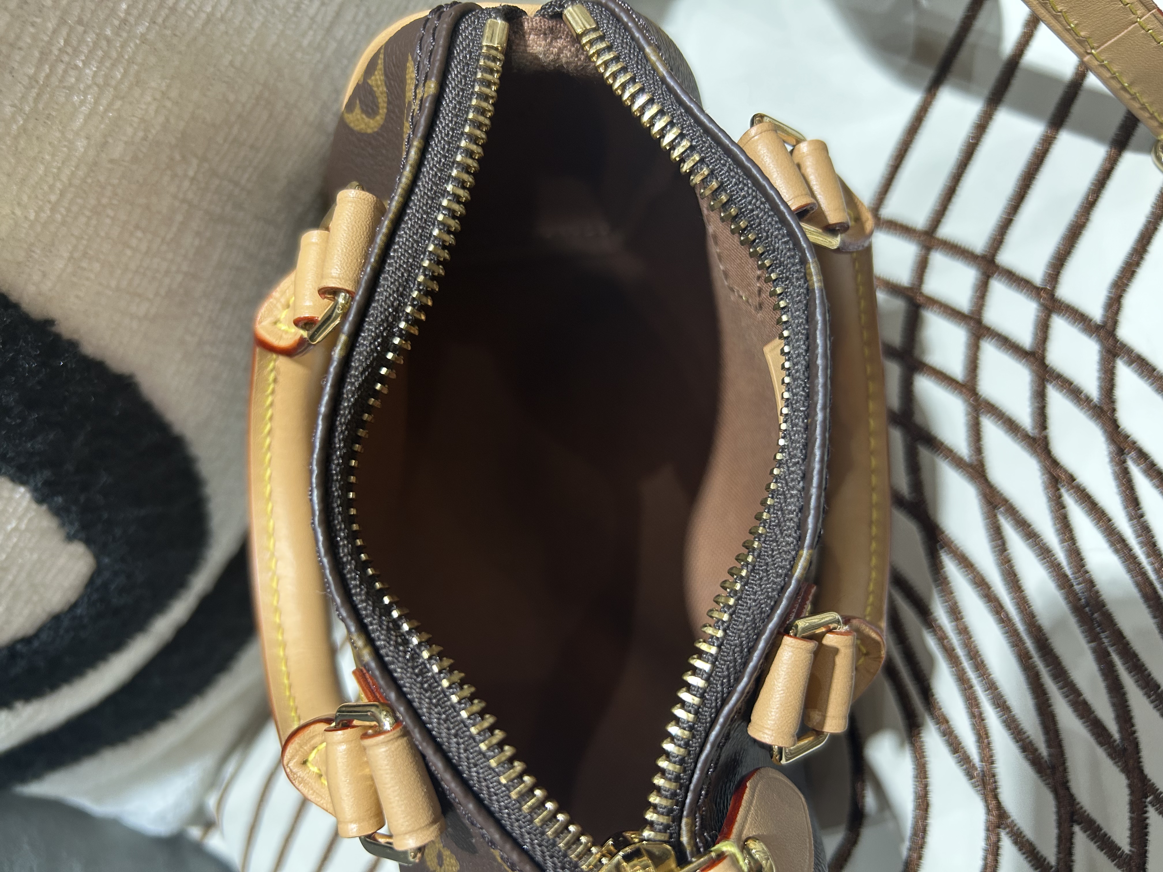 LV Nano Speedy monogram Crossbody Bag 100%Authentic, 98%New ✅Strap ✅Dust bag