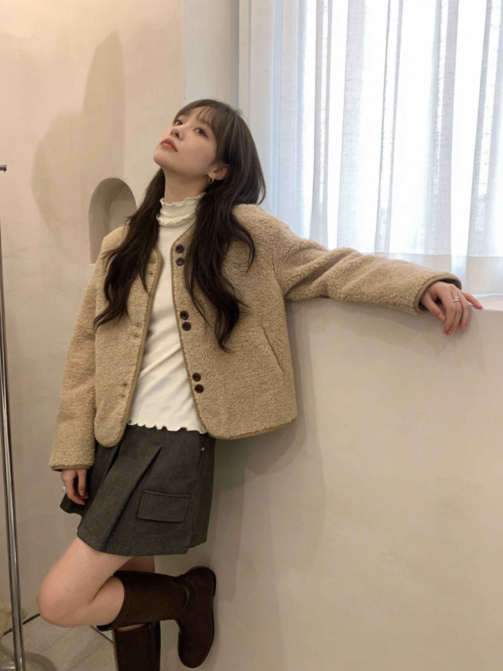 荷葉邊高領長袖上衣