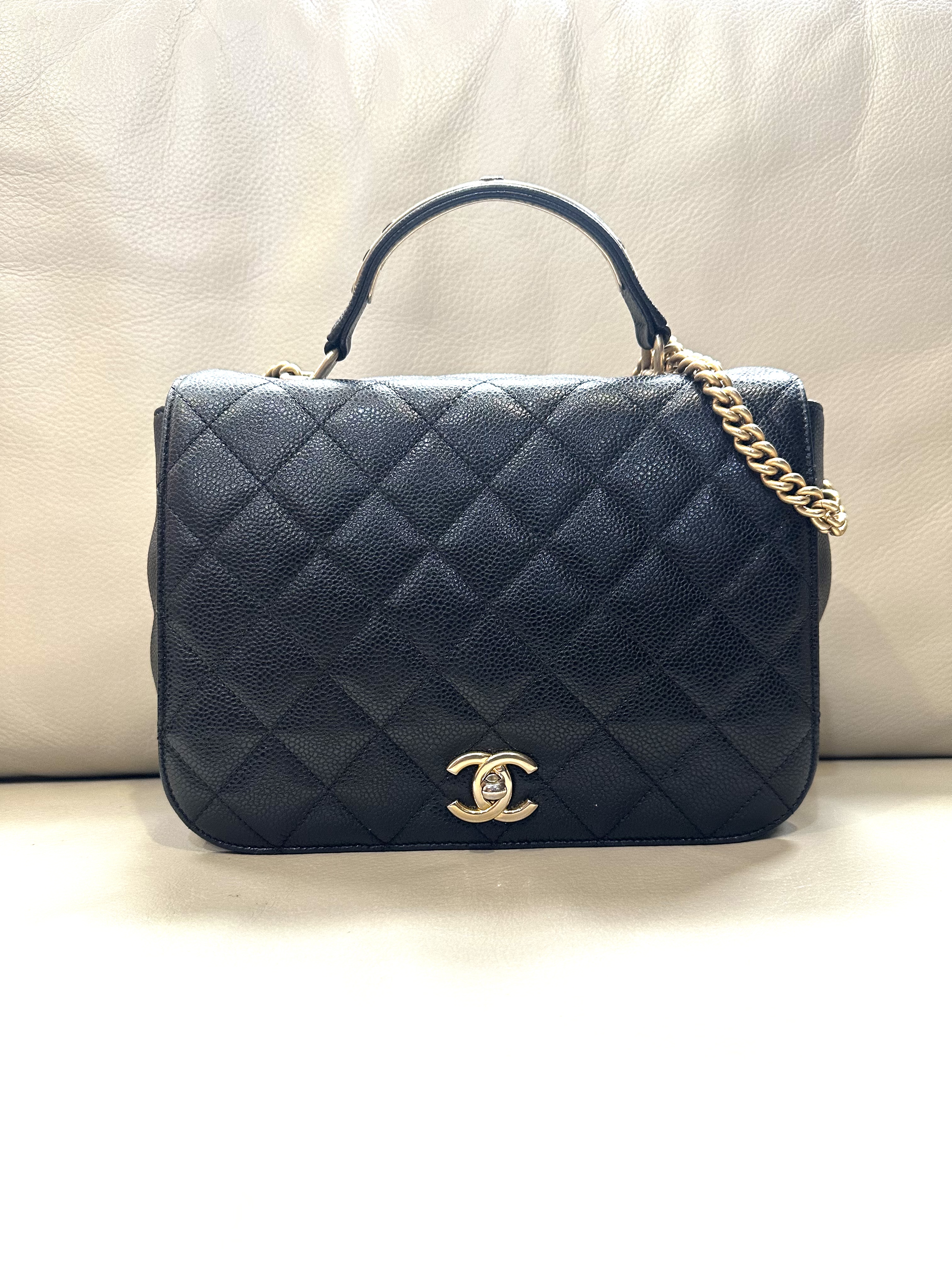 Pre-owned Chanel Black Top Handle Flap Bag / Product Code: 26040501
