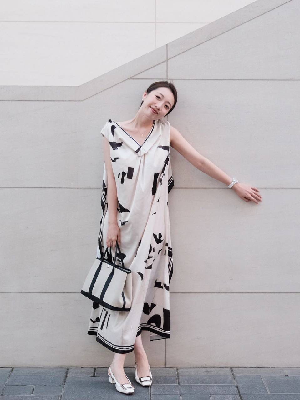 Hermes 爱马仕 Garden Party 30 布配黑皮花园包👜✨ 尺寸：30*20*13cm 配皮面料是采用法国原厂的Togo皮，纹路清晰，颗粒感饱满，手感细腻，扑鼻而来的香味，爱不释手 版型真的是决绝子 喜欢大包的就入手吧 绝对不后悔的一款大购物袋😍💕