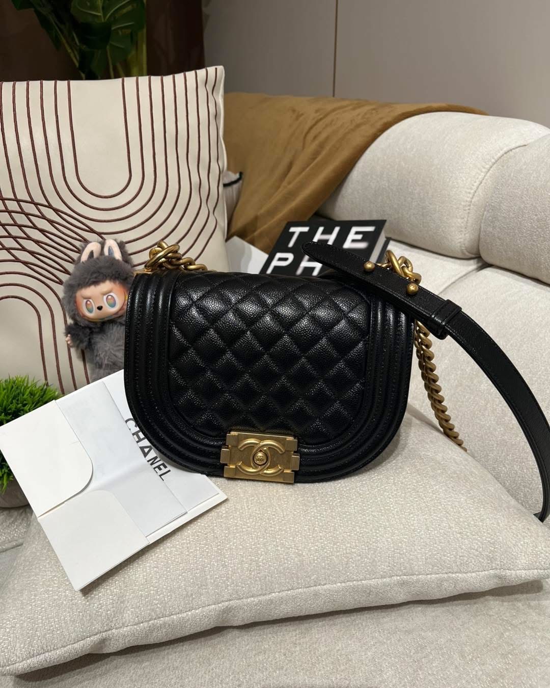 Chanel boy 黑色荔枝牛皮金鏈半圓boy 100%Authentic,98%new ✅香港專門店收據✅晶片✅塵袋✅box