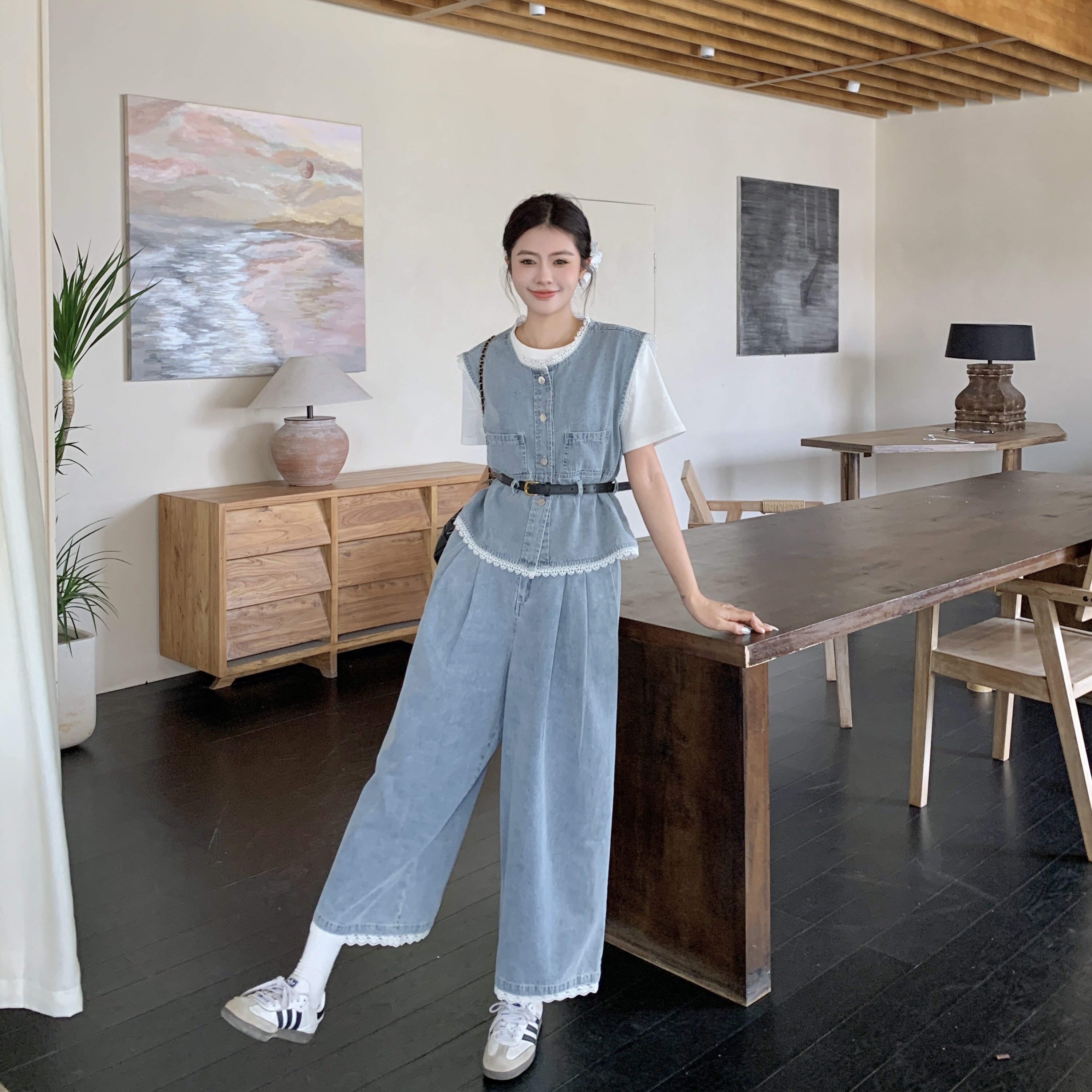 B434(9201) 韩版气质纯色T与蕾丝花边JEANS马甲与长裤蓝三件套套装 